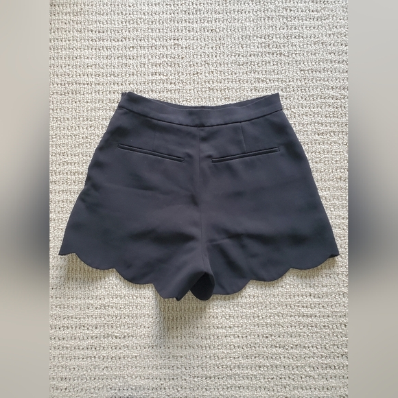 Wilfred Scalloped Shorts - Picture 3 of 8